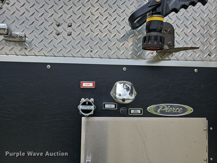 image for item MB9991 1999 Pierce Tilt Cab  pumper fire truck