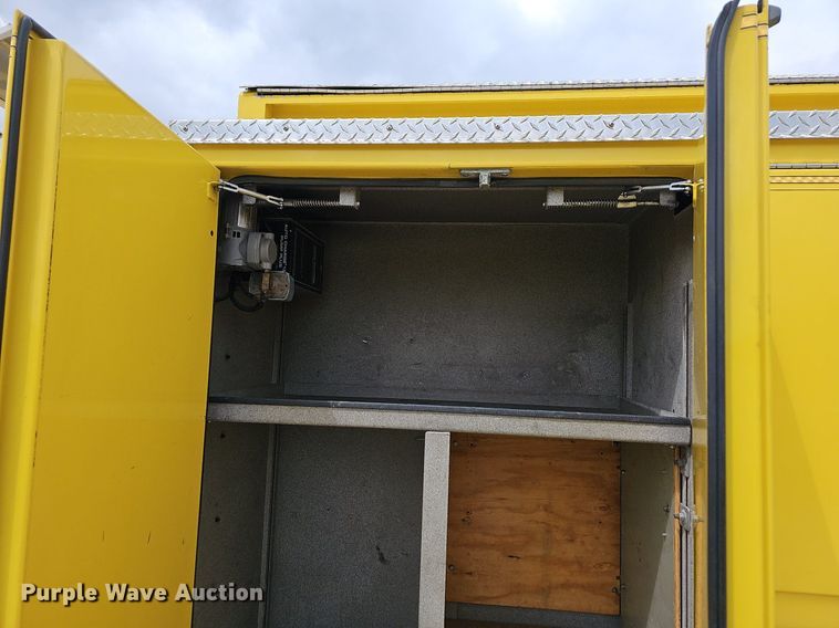 image for item MB9991 1999 Pierce Tilt Cab  pumper fire truck