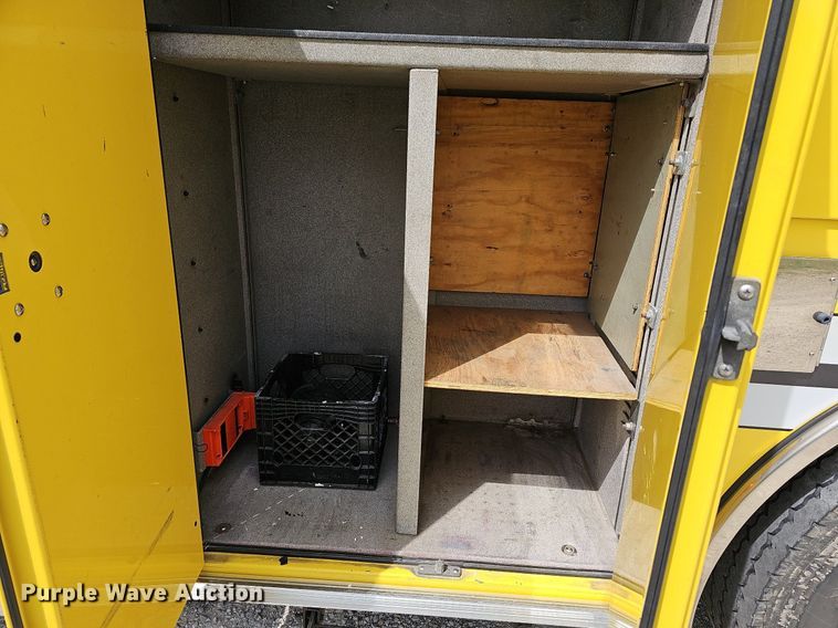 image for item MB9991 1999 Pierce Tilt Cab  pumper fire truck