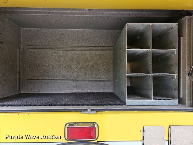 image for item MB9991 1999 Pierce Tilt Cab  pumper fire truck