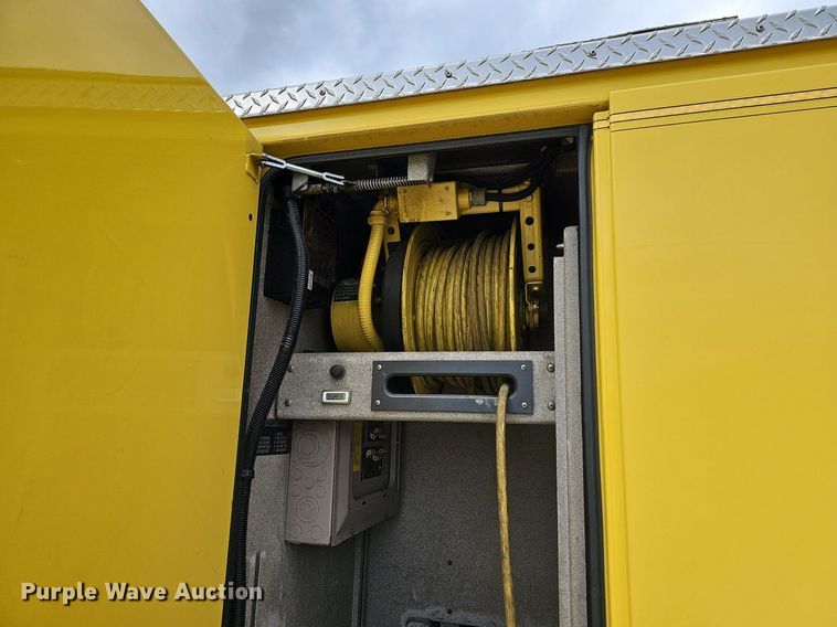 image for item MB9991 1999 Pierce Tilt Cab  pumper fire truck