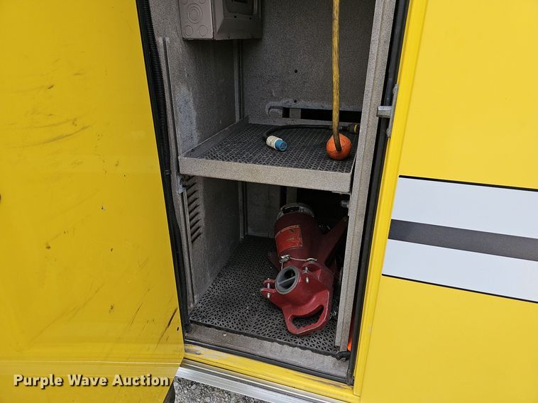 image for item MB9991 1999 Pierce Tilt Cab  pumper fire truck