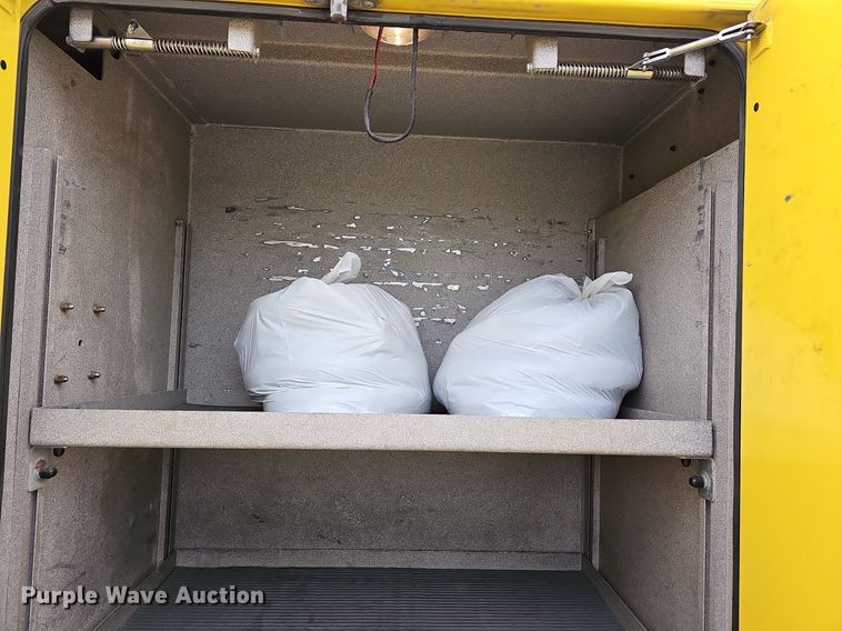 image for item MB9991 1999 Pierce Tilt Cab  pumper fire truck