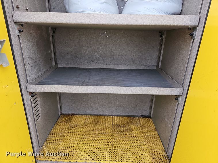 image for item MB9991 1999 Pierce Tilt Cab  pumper fire truck