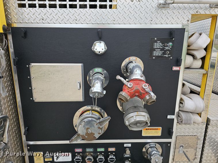 image for item MB9991 1999 Pierce Tilt Cab  pumper fire truck