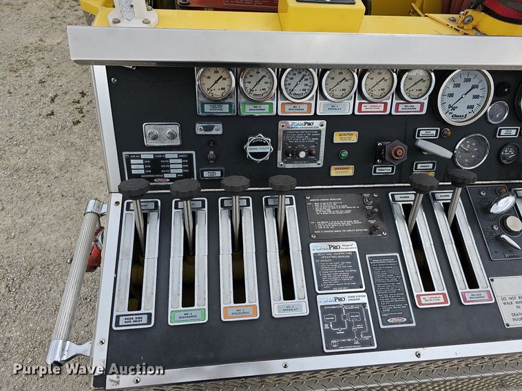 image for item MB9991 1999 Pierce Tilt Cab  pumper fire truck