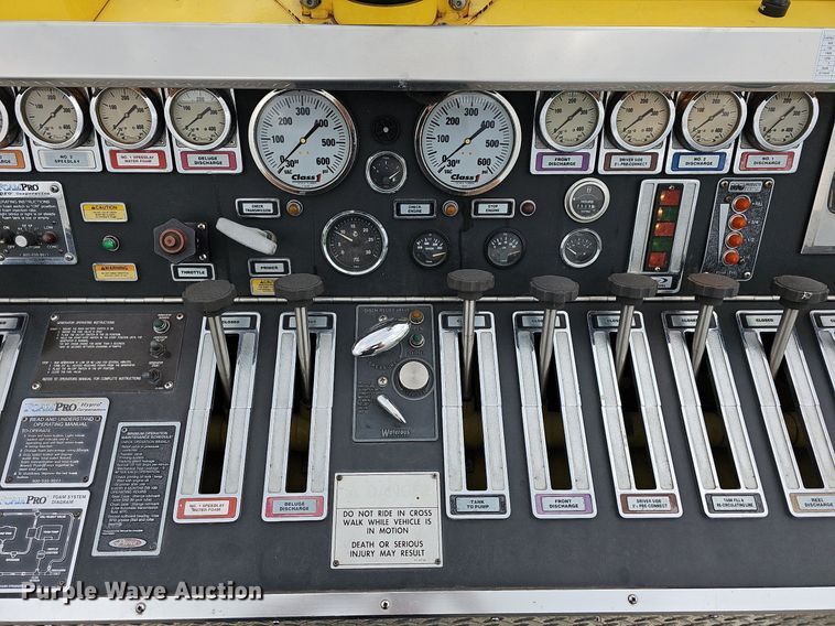 image for item MB9991 1999 Pierce Tilt Cab  pumper fire truck