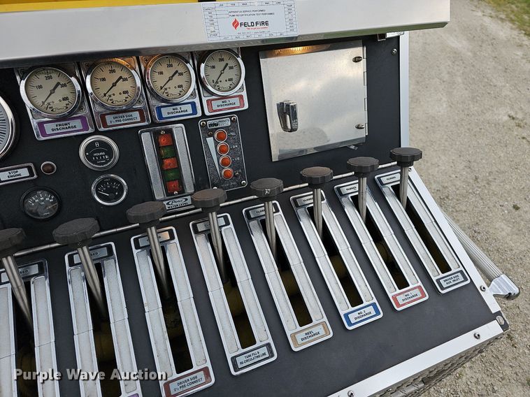 image for item MB9991 1999 Pierce Tilt Cab  pumper fire truck