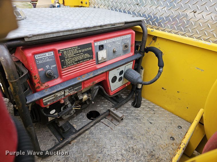 image for item MB9991 1999 Pierce Tilt Cab  pumper fire truck