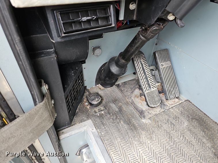 image for item MB9991 1999 Pierce Tilt Cab  pumper fire truck