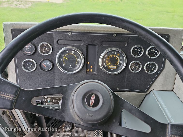 image for item MB9991 1999 Pierce Tilt Cab  pumper fire truck