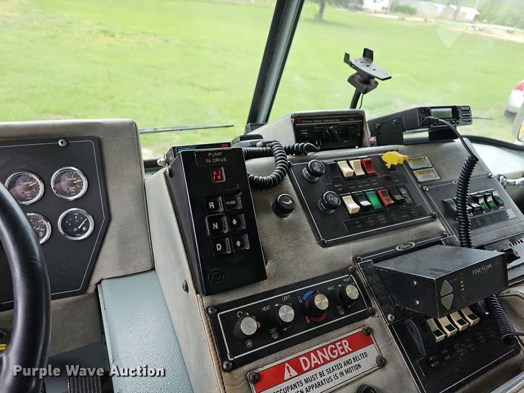 image for item MB9991 1999 Pierce Tilt Cab  pumper fire truck
