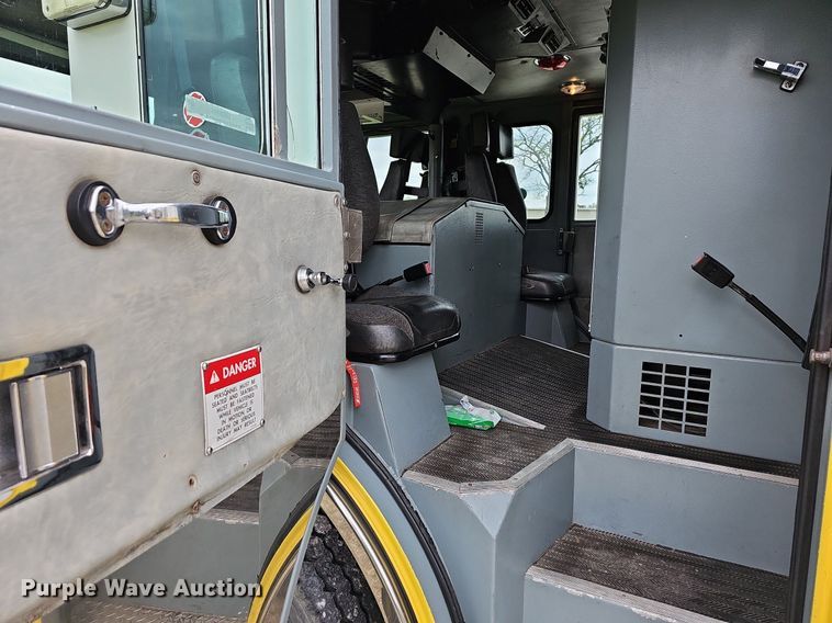 image for item MB9991 1999 Pierce Tilt Cab  pumper fire truck