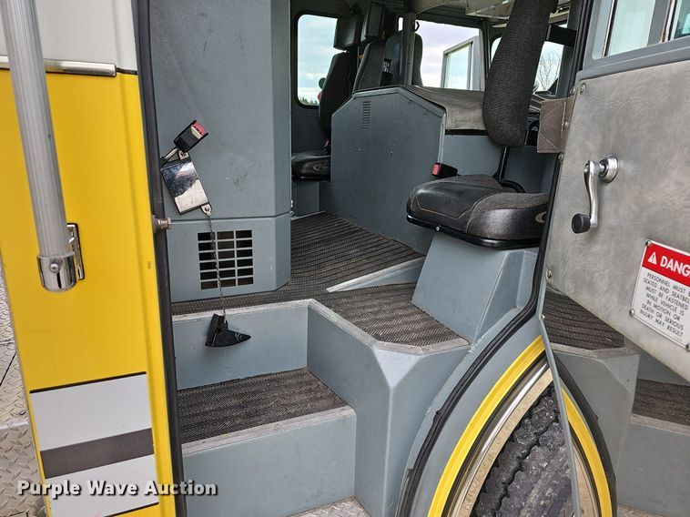 image for item MB9991 1999 Pierce Tilt Cab  pumper fire truck