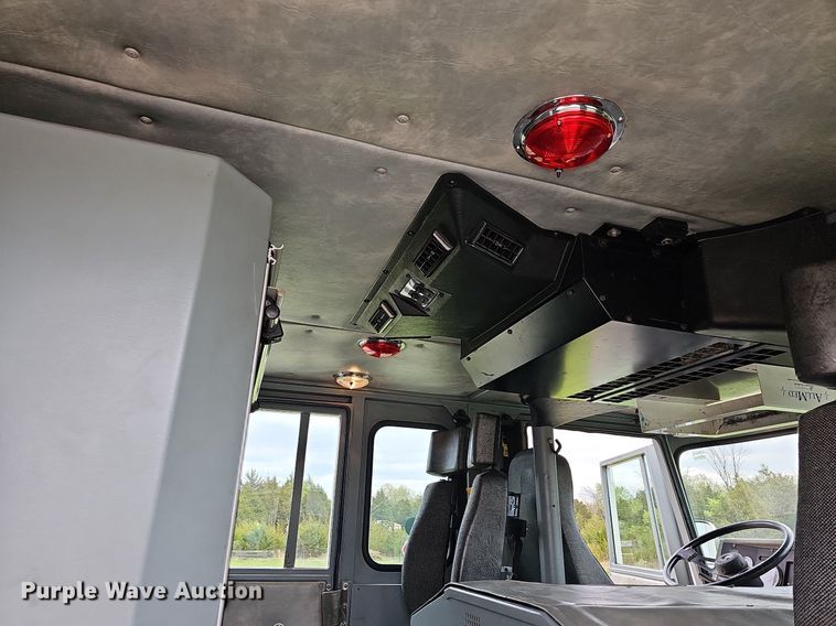 image for item MB9991 1999 Pierce Tilt Cab  pumper fire truck