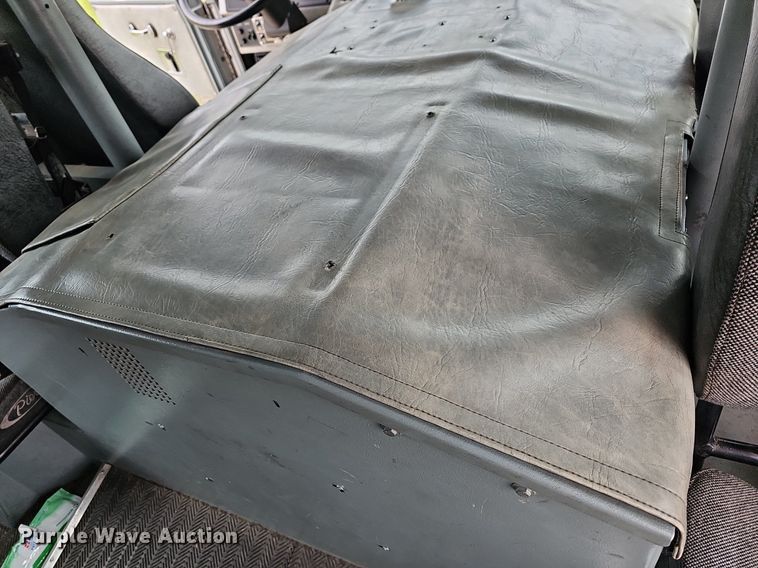 image for item MB9991 1999 Pierce Tilt Cab  pumper fire truck