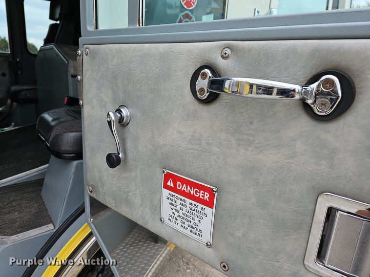 image for item MB9991 1999 Pierce Tilt Cab  pumper fire truck