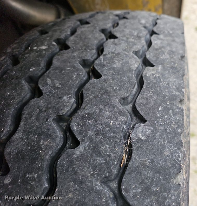 image for item MB9991 1999 Pierce Tilt Cab  pumper fire truck