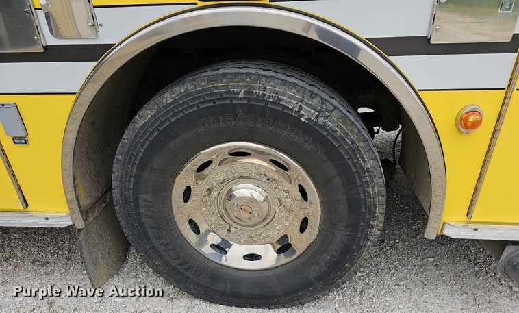 image for item MB9991 1999 Pierce Tilt Cab  pumper fire truck