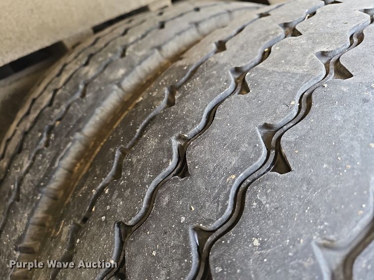 image for item MB9991 1999 Pierce Tilt Cab  pumper fire truck