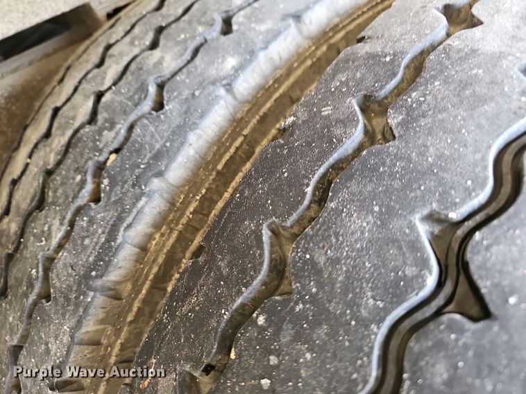 image for item MB9991 1999 Pierce Tilt Cab  pumper fire truck