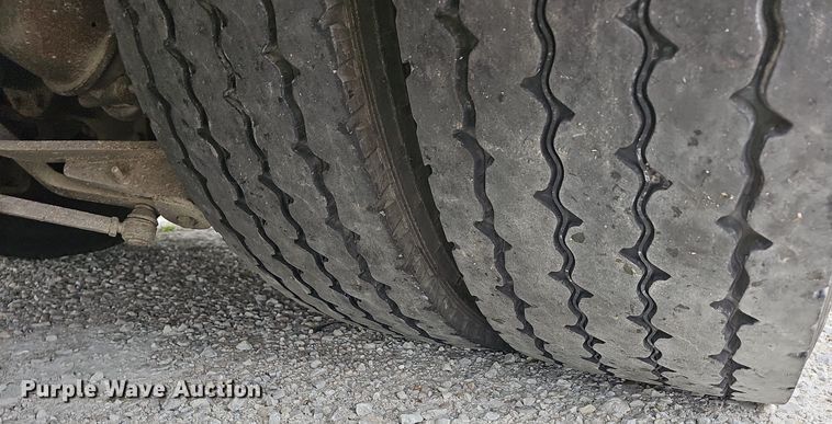 image for item MB9991 1999 Pierce Tilt Cab  pumper fire truck