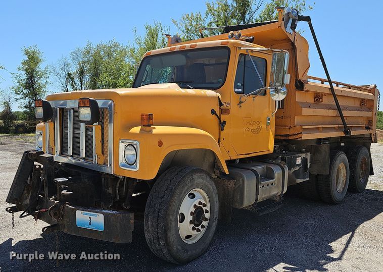 image for item MC9023 2002 International 2554  dump truck
