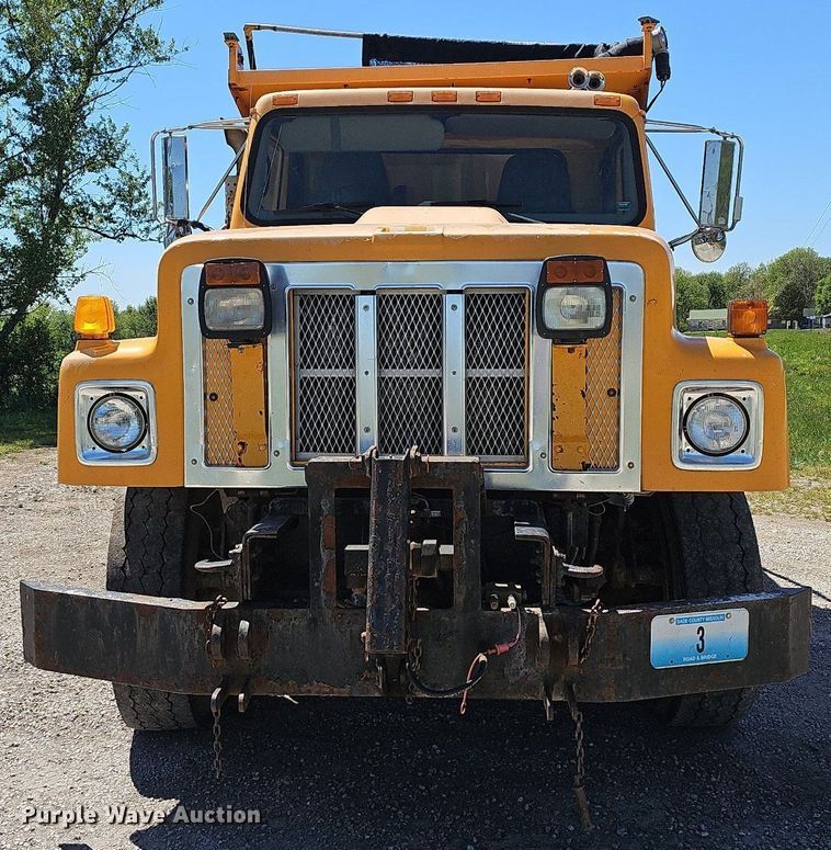 image for item MC9023 2002 International 2554  dump truck
