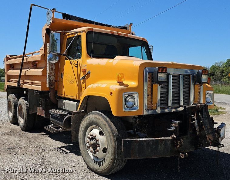 image for item MC9023 2002 International 2554  dump truck