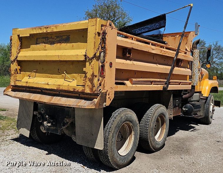 image for item MC9023 2002 International 2554  dump truck