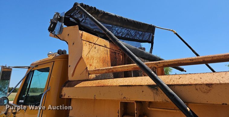 image for item MC9023 2002 International 2554  dump truck