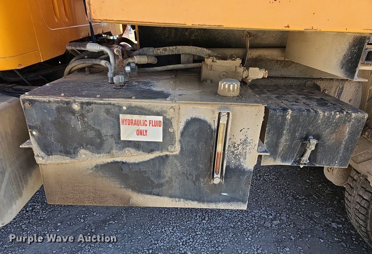 image for item MC9023 2002 International 2554  dump truck