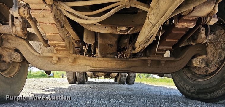 image for item MC9023 2002 International 2554  dump truck