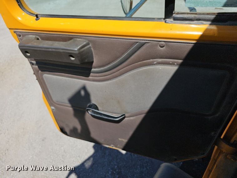 image for item MC9023 2002 International 2554  dump truck