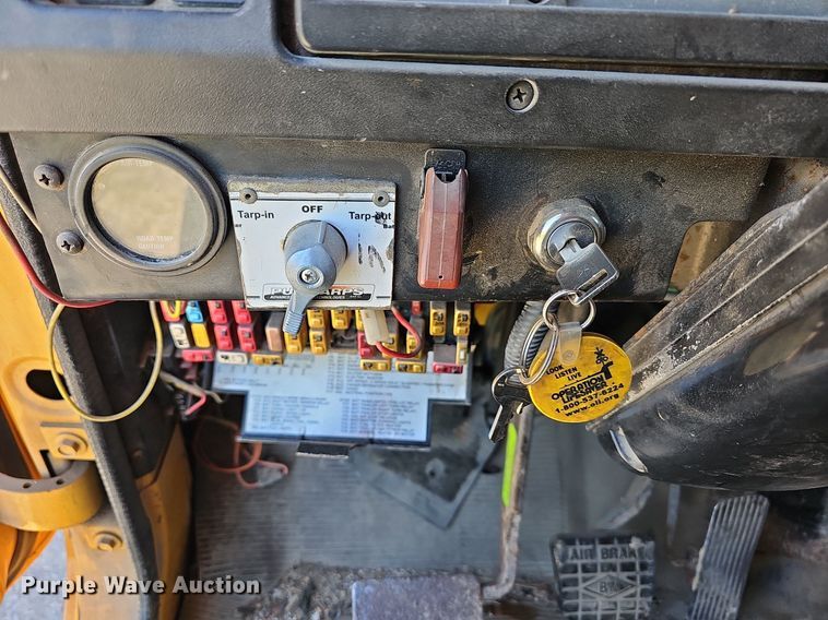 image for item MC9023 2002 International 2554  dump truck