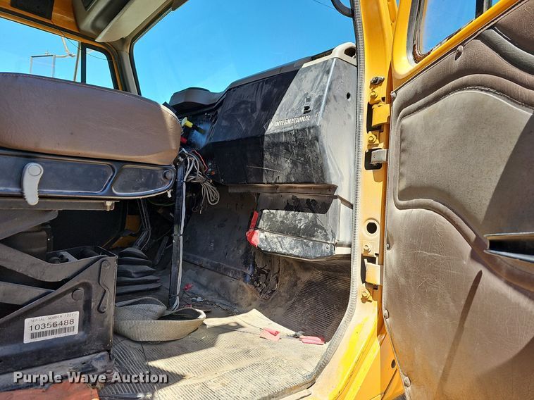 image for item MC9023 2002 International 2554  dump truck