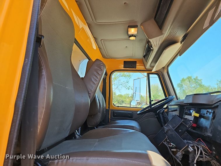 image for item MC9023 2002 International 2554  dump truck