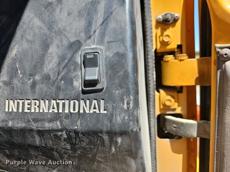 image for item MC9023 2002 International 2554  dump truck