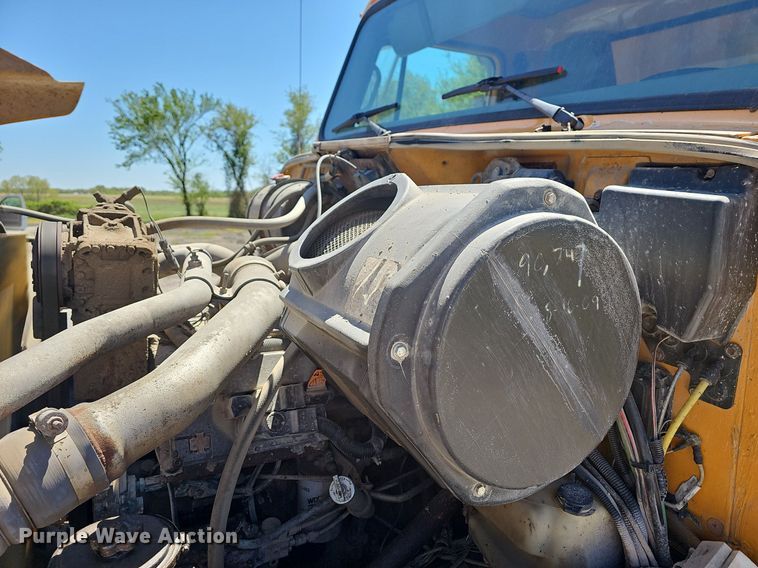 image for item MC9023 2002 International 2554  dump truck