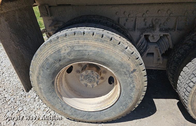 image for item MC9023 2002 International 2554  dump truck