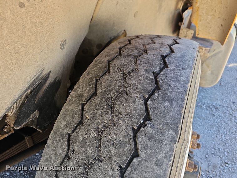 image for item MC9023 2002 International 2554  dump truck