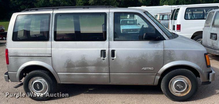 image for item ME9882 1991 Chevrolet Astro  van