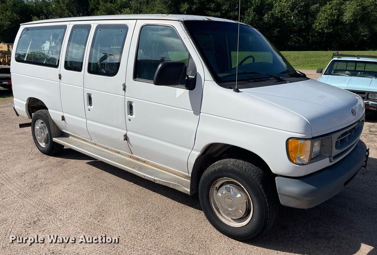 image for item ME9883 1997 Ford Club Wagon  van