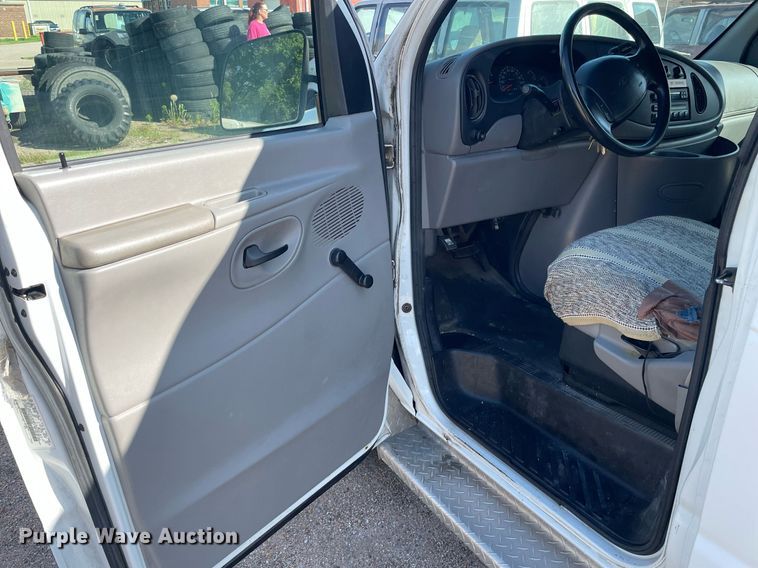 image for item ME9883 1997 Ford Club Wagon  van