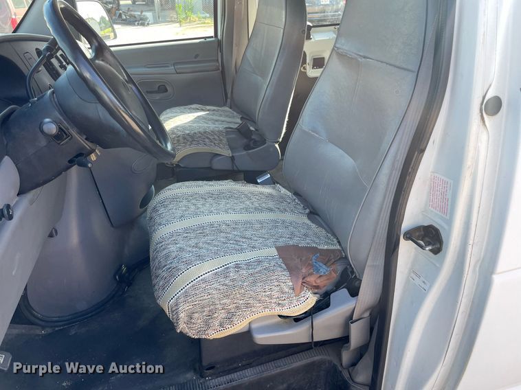 image for item ME9883 1997 Ford Club Wagon  van