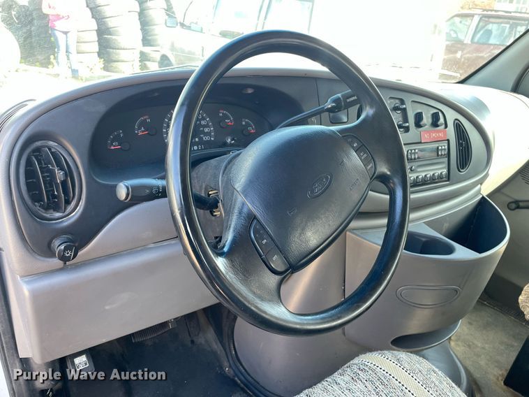 image for item ME9883 1997 Ford Club Wagon  van