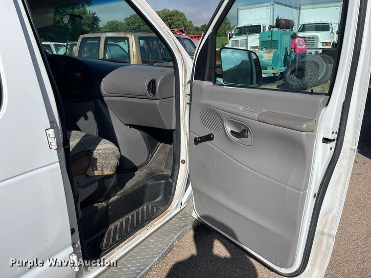 image for item ME9883 1997 Ford Club Wagon  van