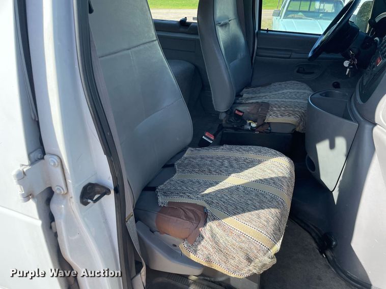 image for item ME9883 1997 Ford Club Wagon  van