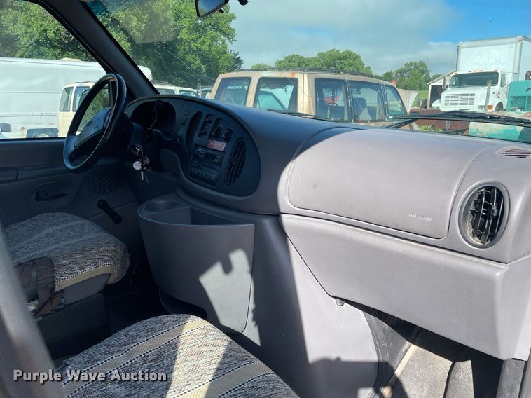 image for item ME9883 1997 Ford Club Wagon  van