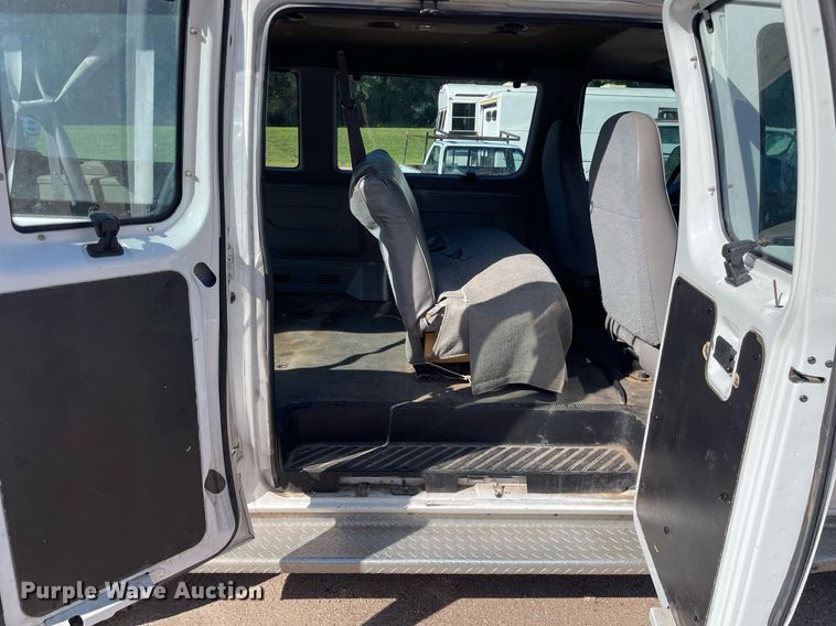 image for item ME9883 1997 Ford Club Wagon  van